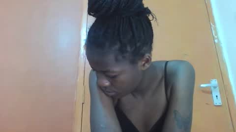 Lovely yvonne online show from October 7, 2025, 8:55 am