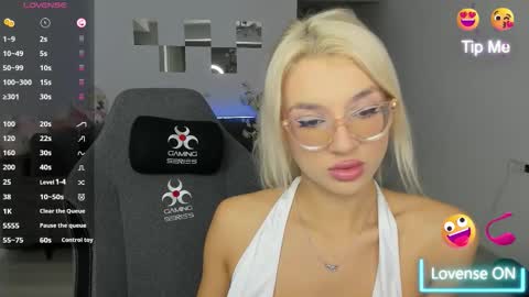 lovelybianca_ online show from November 9, 2025, 11:14 pm