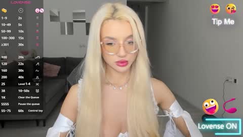 lovelybianca_ online show from February 15, 2026, 10:28 pm