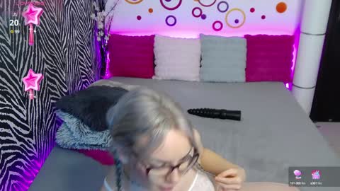 Snapshot of lovelybutterfly chatting on January 12, 2025, 1:05 pm online show from January 12, 2025, 1:05 pm