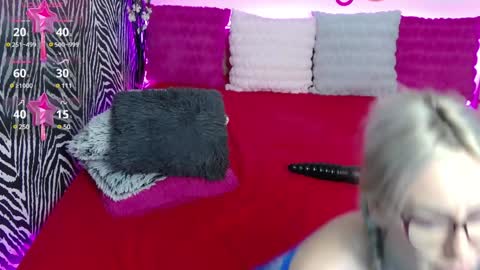 Snapshot of lovelybutterfly chatting on January 31, 2025, 1:12 pm online show from January 31, 2025, 1:12 pm