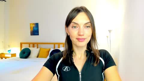 Mia online show from December 2, 2024, 7:03 am