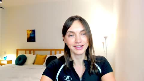 Mia online show from December 2, 2024, 1:13 pm