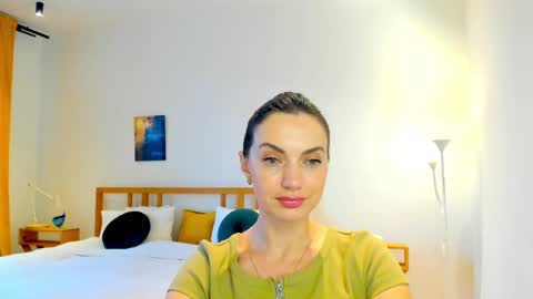 Mia online show from December 10, 2024, 10:38 am