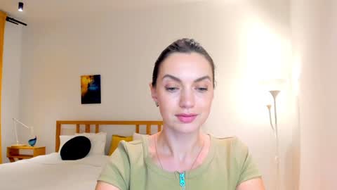 Mia online show from December 10, 2024, 1:44 pm