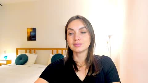 Mia online show from December 11, 2024, 7:36 pm