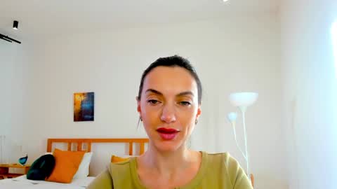 Mia online show from December 14, 2024, 6:13 am