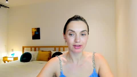 Mia online show from December 17, 2024, 2:22 pm