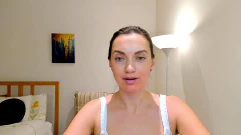 Mia online show from December 21, 2024, 4:36 pm