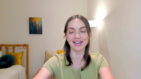 Mia online show from December 29, 2024, 5:44 pm