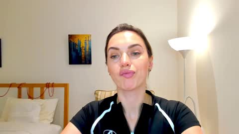 Mia online show from January 7, 2025, 1:14 pm