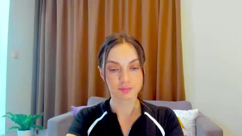 Mia online show from September 12, 2025, 10:26 am