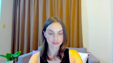 Mia online show from September 17, 2025, 11:56 am