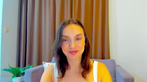 Mia online show from September 24, 2025, 10:18 am