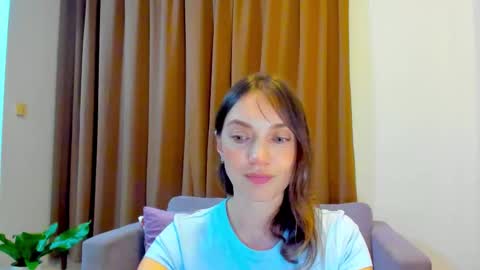 Mia online show from September 25, 2025, 1:48 pm