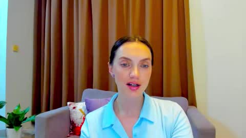 Mia online show from October 15, 2025, 11:21 am