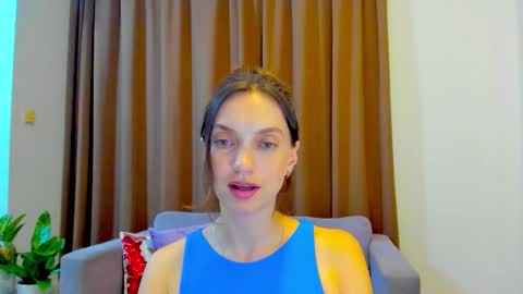 Mia online show from November 3, 2025, 1:23 pm