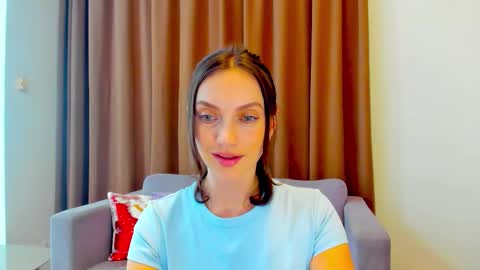 Mia online show from November 5, 2025, 9:20 am