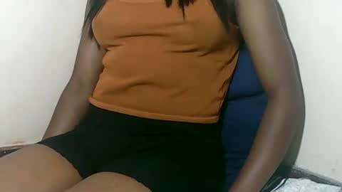 Snapshot of lovelylarra chatting on January 16, 2026, 7:45 am lovelylarra online show from January 16, 2026, 7:45 am