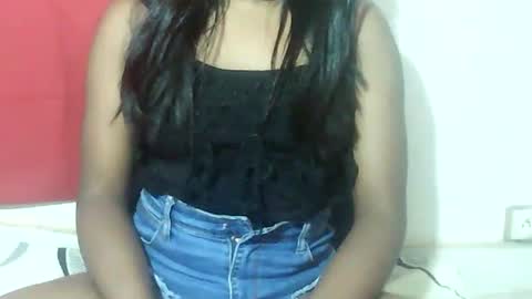 Snapshot of lovelylarra chatting on January 19, 2026, 7:45 am lovelylarra online show from January 19, 2026, 7:45 am