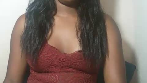 Snapshot of lovelylarra chatting on February 16, 2026, 11:17 am lovelylarra online show from February 16, 2026, 11:17 am