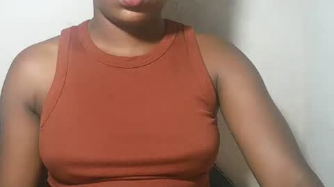 Snapshot of lovelylarra chatting on February 18, 2026, 6:48 pm lovelylarra online show from February 18, 2026, 6:48 pm