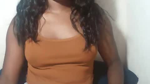 Snapshot of lovelylarra chatting on February 25, 2026, 12:31 am lovelylarra online show from February 25, 2026, 12:31 am