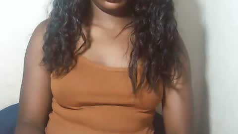 Snapshot of lovelylarra chatting on February 25, 2026, 4:05 pm lovelylarra online show from February 25, 2026, 4:05 pm