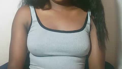 Snapshot of lovelylarra chatting on February 28, 2026, 9:43 am lovelylarra online show from February 28, 2026, 9:43 am