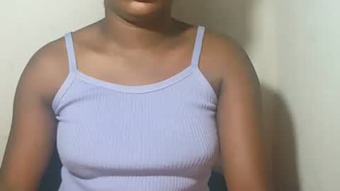 Snapshot of lovelylarra chatting on March 2, 2026, 12:13 am lovelylarra online show from March 2, 2026, 12:13 am