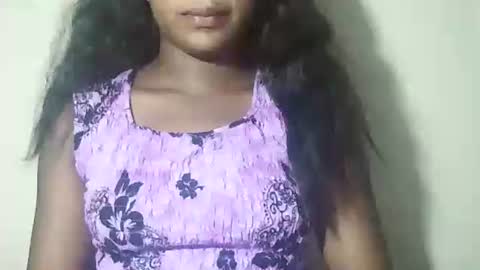 Snapshot of lovelylarra chatting on March 31, 2026, 9:32 am lovelylarra online show from March 31, 2026, 9:32 am