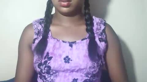 Snapshot of lovelylarra chatting on April 2, 2026, 6:44 am lovelylarra online show from April 2, 2026, 6:44 am