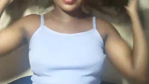Snapshot of lovelylarra chatting on April 2, 2026, 6:49 pm lovelylarra online show from April 2, 2026, 6:49 pm