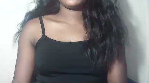 Snapshot of lovelylarra chatting on April 3, 2026, 7:28 am lovelylarra online show from April 3, 2026, 7:28 am