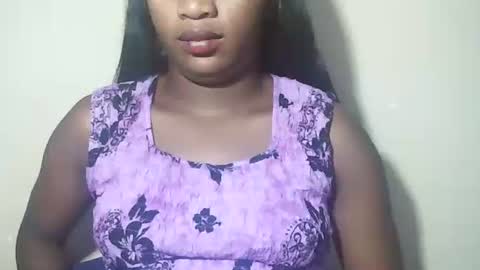 Snapshot of lovelylarra chatting on April 12, 2026, 8:47 pm lovelylarra online show from April 12, 2026, 8:47 pm