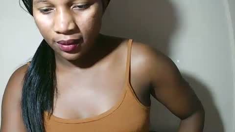 Snapshot of lovelylarra chatting on May 1, 2026, 9:25 am lovelylarra online show from May 1, 2026, 9:25 am