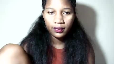 Snapshot of lovelylarra chatting on May 10, 2026, 9:25 am lovelylarra online show from May 10, 2026, 9:25 am