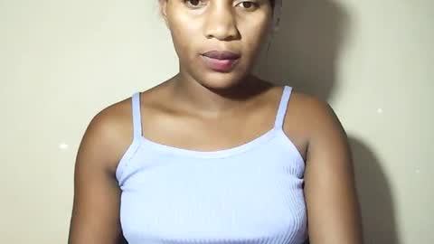 Snapshot of lovelylarra chatting on May 16, 2026, 11:42 am lovelylarra online show from May 16, 2026, 11:42 am