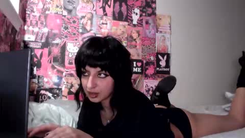 lovelyliliahxx online show from November 30, 2025, 5:00 am