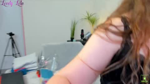 Lola online show from October 12, 2025, 10:31 pm