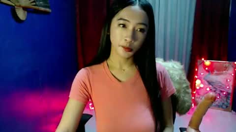 Snapshot of lovelypetite143 chatting on May 24, 2026, 3:17 pm lovelypetite143 online show from May 24, 2026, 3:17 pm