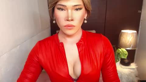 STWEET LINA online show from April 19, 2026, 10:14 am