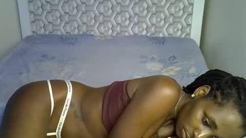 lovelytin online show from December 4, 2025, 7:00 pm