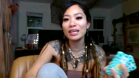 lovelyxmacii online show from November 18, 2025, 1:55 am