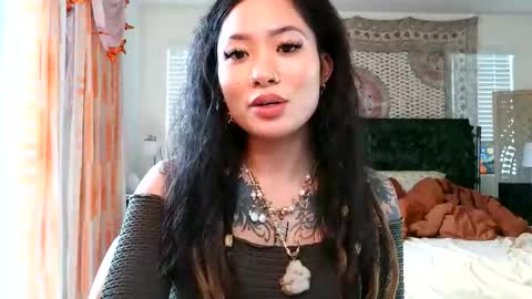 lovelyxmacii online show from January 6, 2026, 7:28 pm