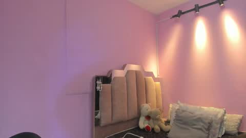 L O V E  online show from September 27, 2025, 11:48 am