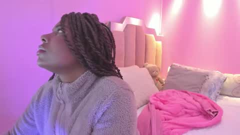 L O V E  online show from December 19, 2025, 11:50 am