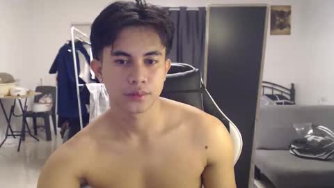 Snapshot of loverboyph04 chatting on September 18, 2025, 5:53 am loverboyph04 online show from September 18, 2025, 5:53 am