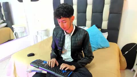 Snapshot of loverisu chatting on February 25, 2025, 8:19 pm loverisu online show from February 25, 2025, 8:19 pm