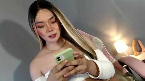 Snapshot of lovers_moon22 chatting on December 12, 2024, 12:48 am lovers moon22 online show from December 12, 2024, 12:48 am